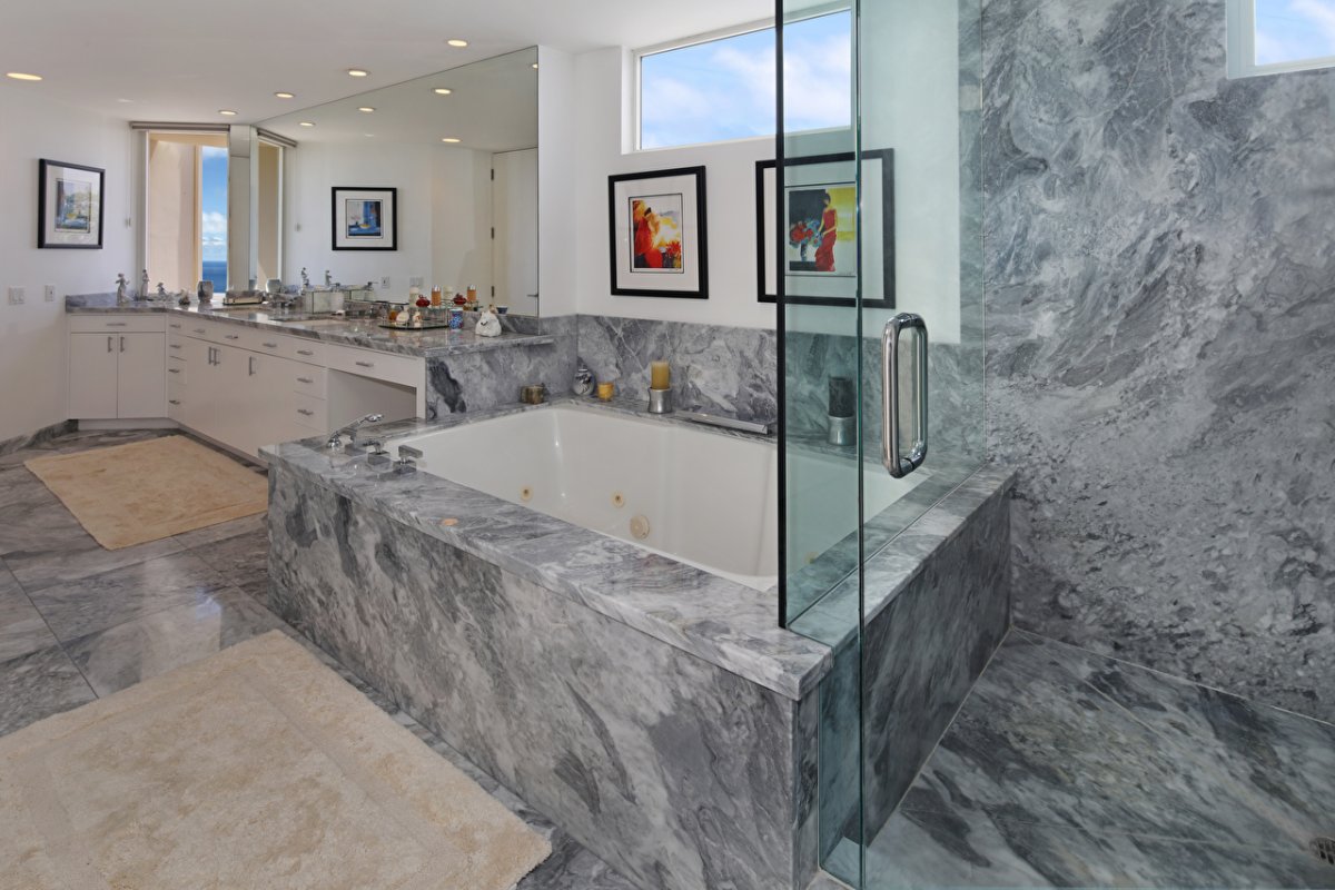 Гибкий камень в ванной