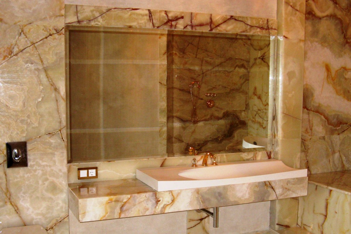 Ванная мрамор с ониксом
