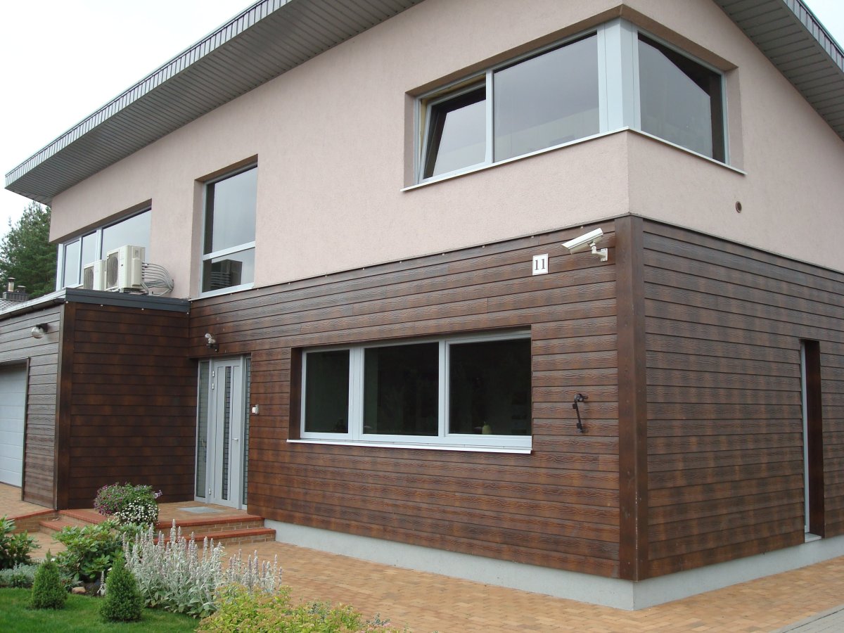 Комбинированный фасад планкен и камень