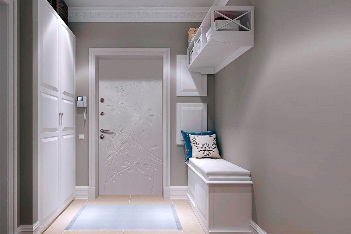 Светлые стены в коридоре