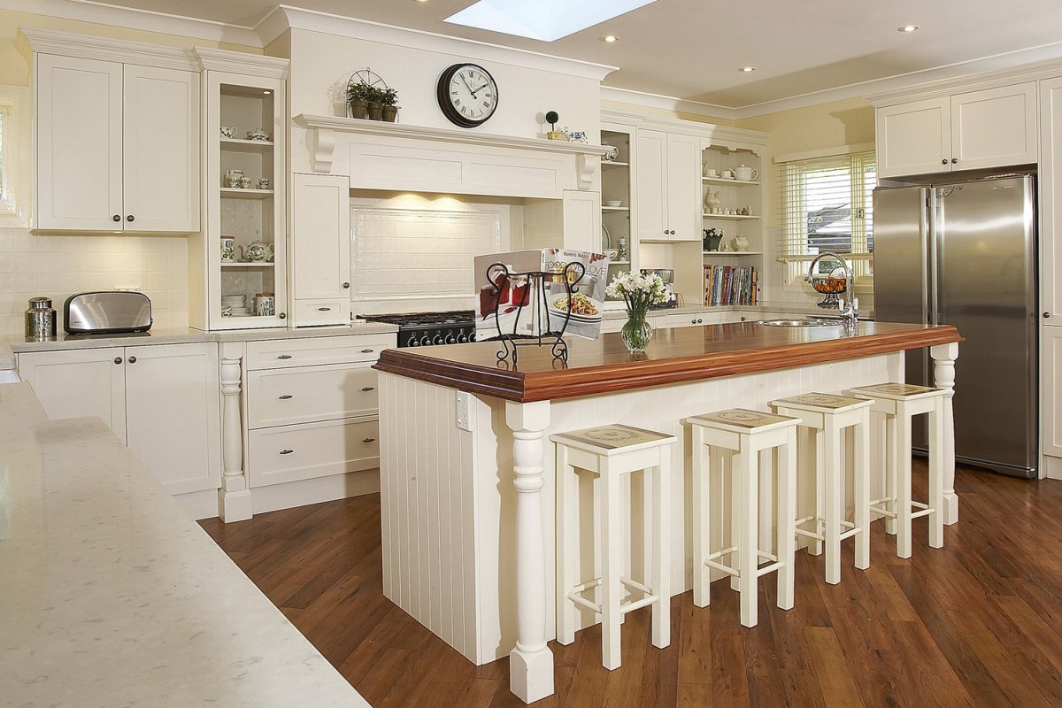 Кухонный островок классика