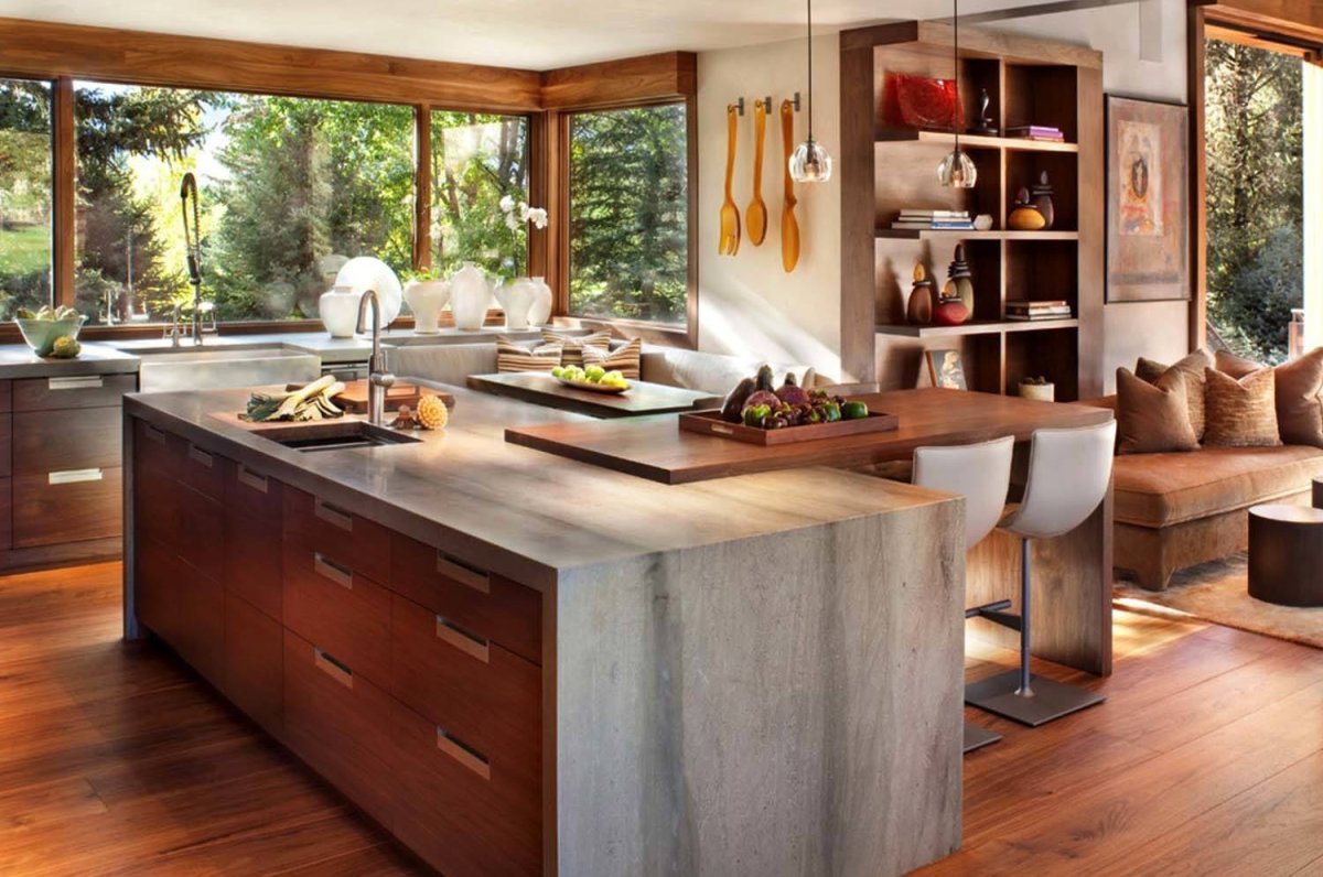 Кухня с видом на лес