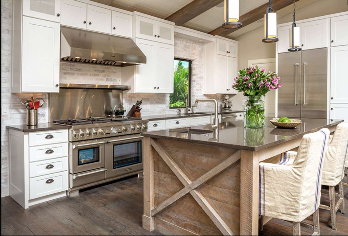 Кухня с полуостровом Кантри стиль