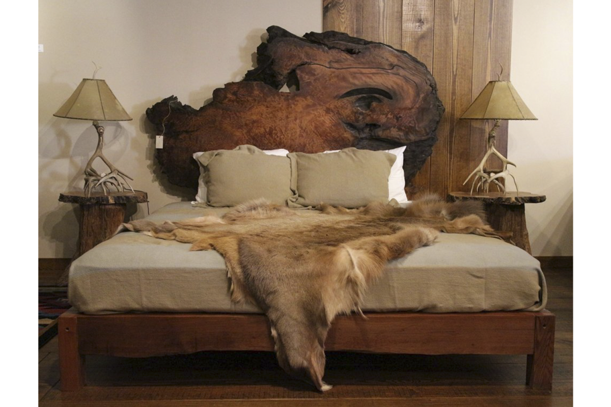 Кровать из слэба дерева