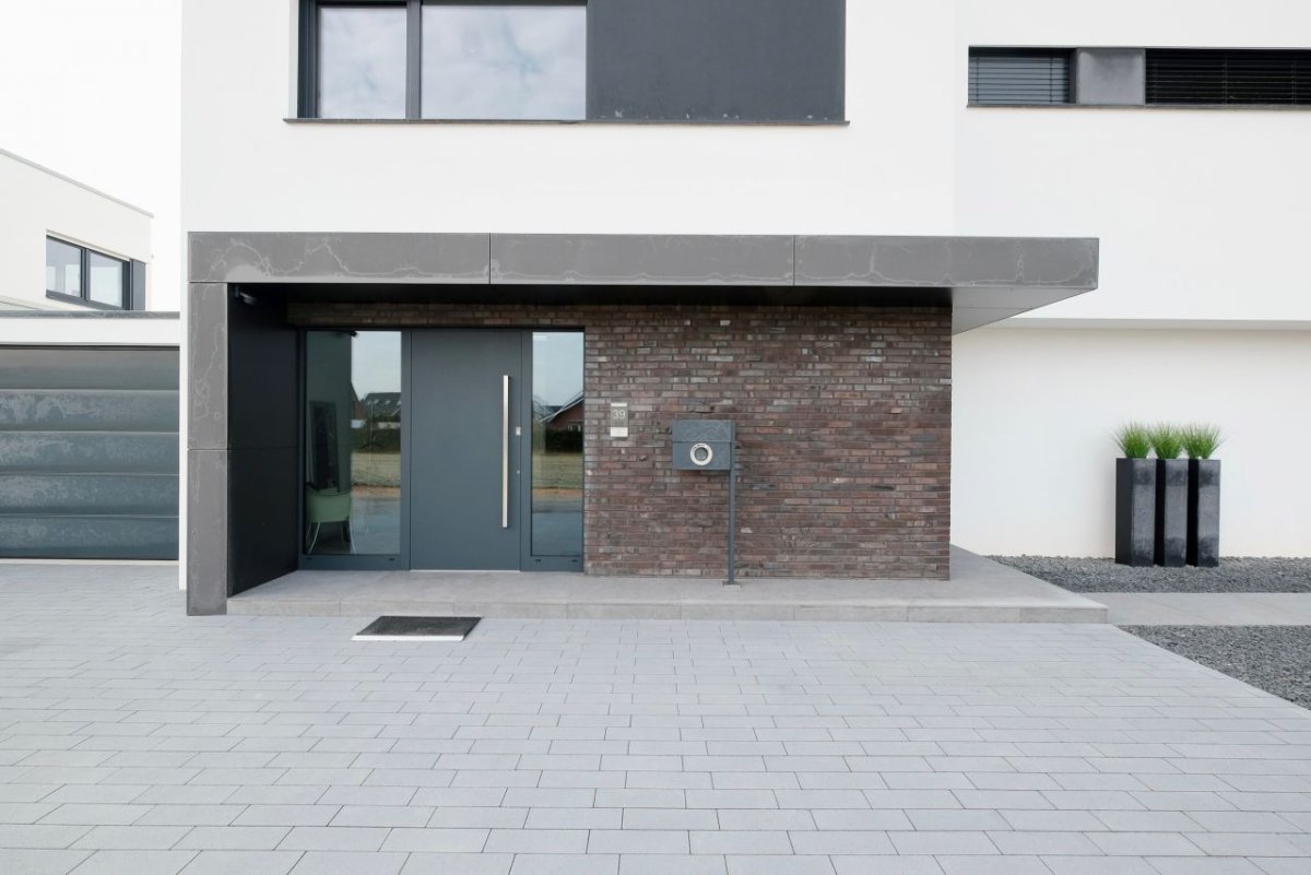 Входная группа жилого дома