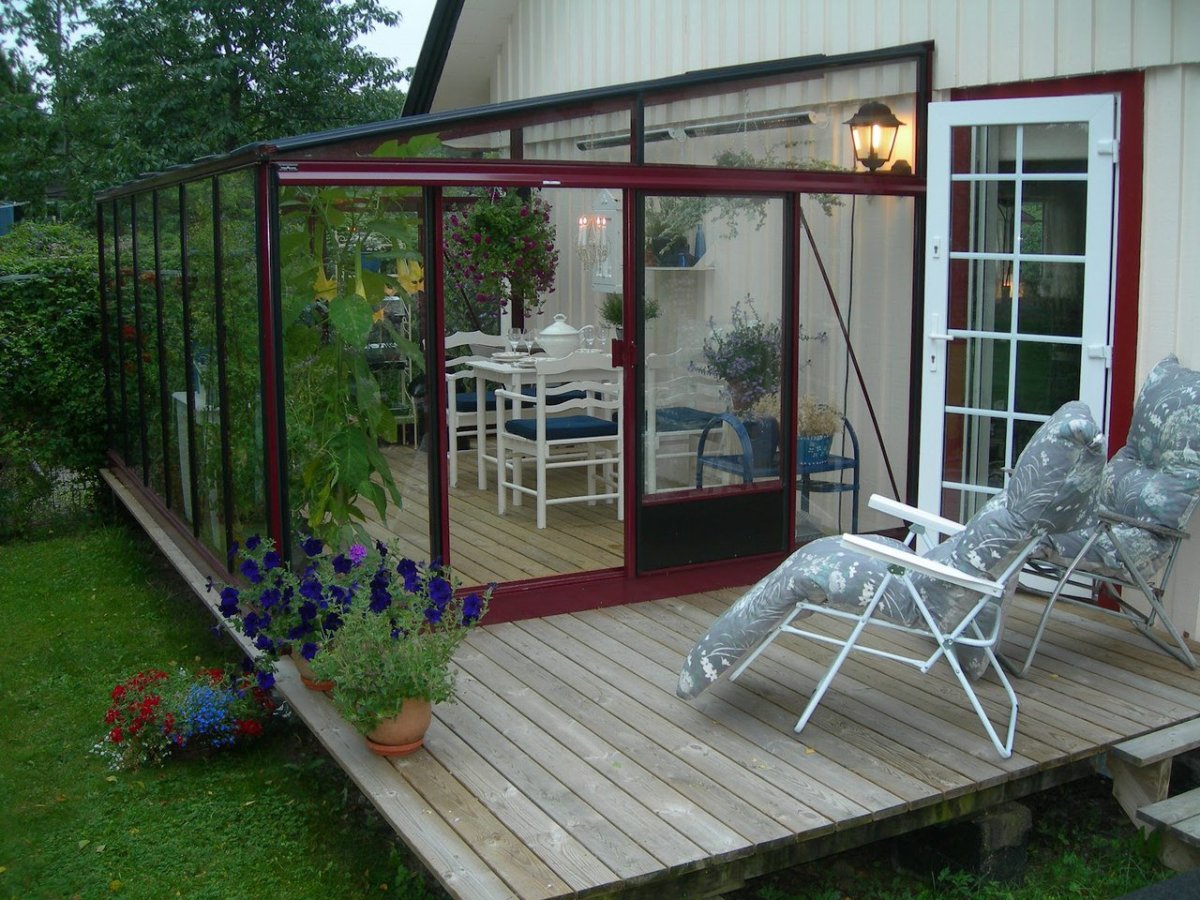 Навес в саду из поликарбоната