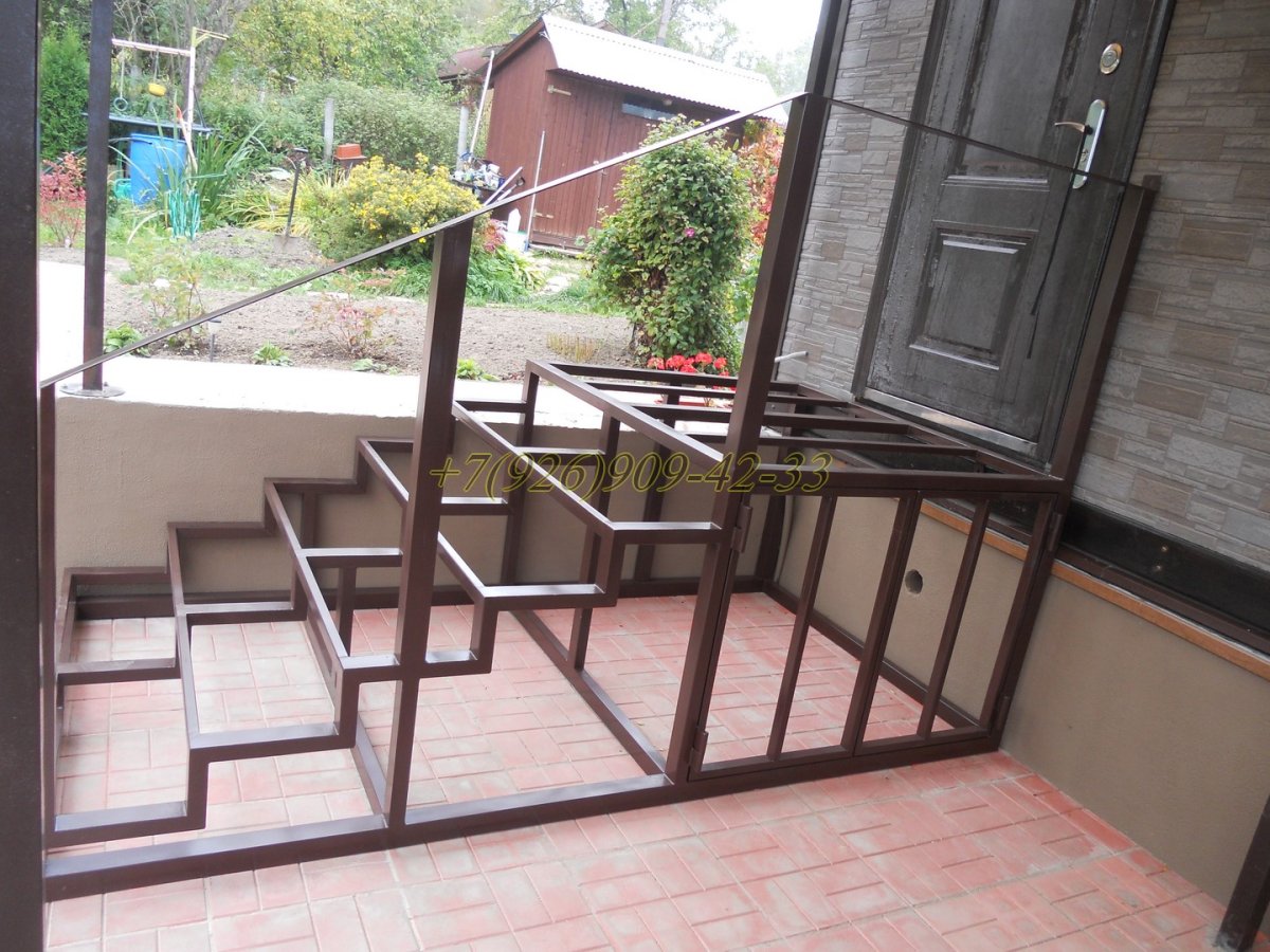 Навес над двором