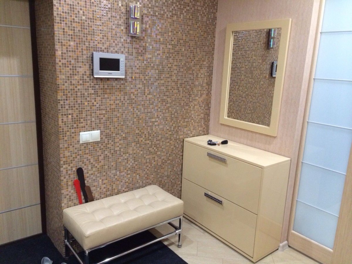 Зеркало с пуфиком в прихожую