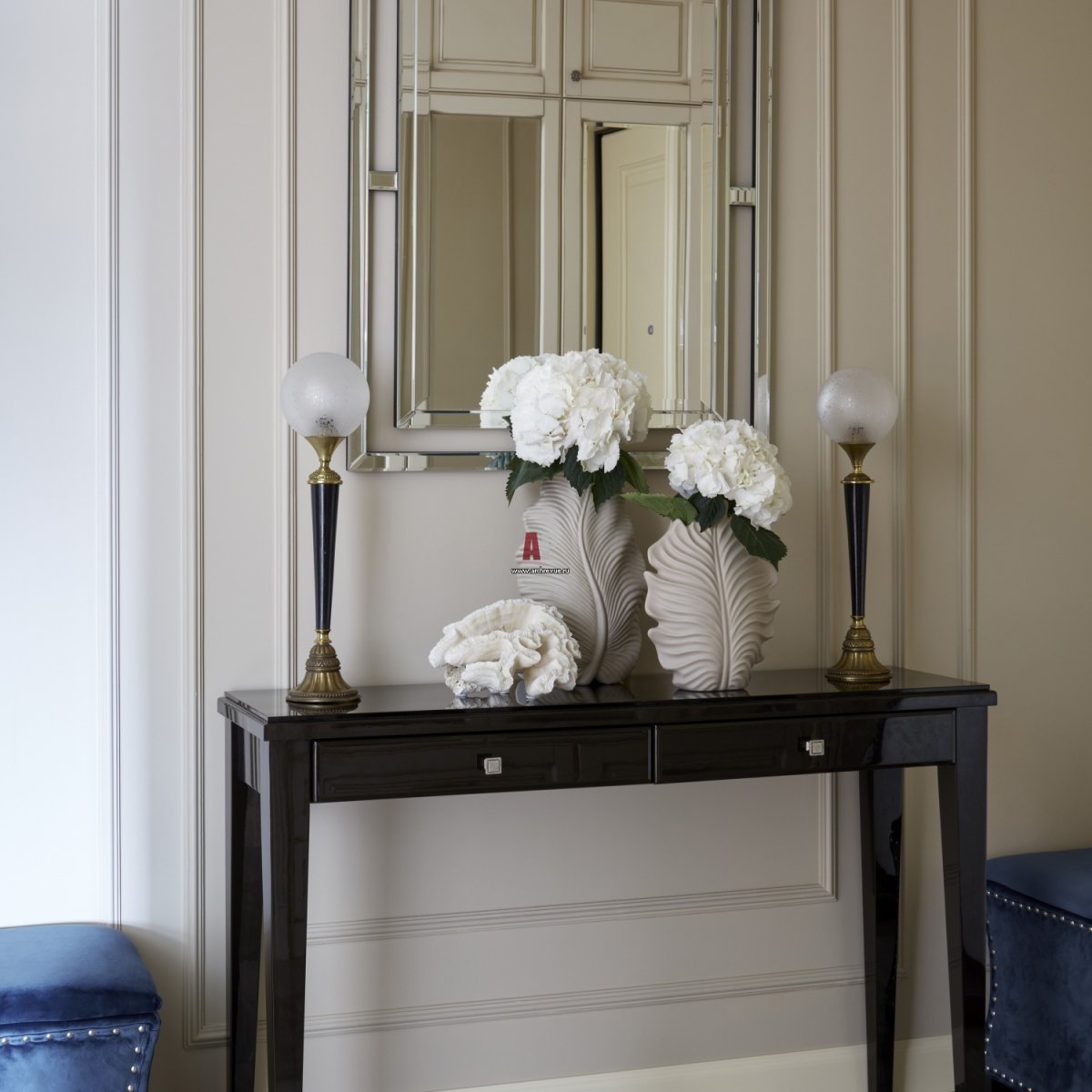 Консоль в прихожую в стиле Неоклассика