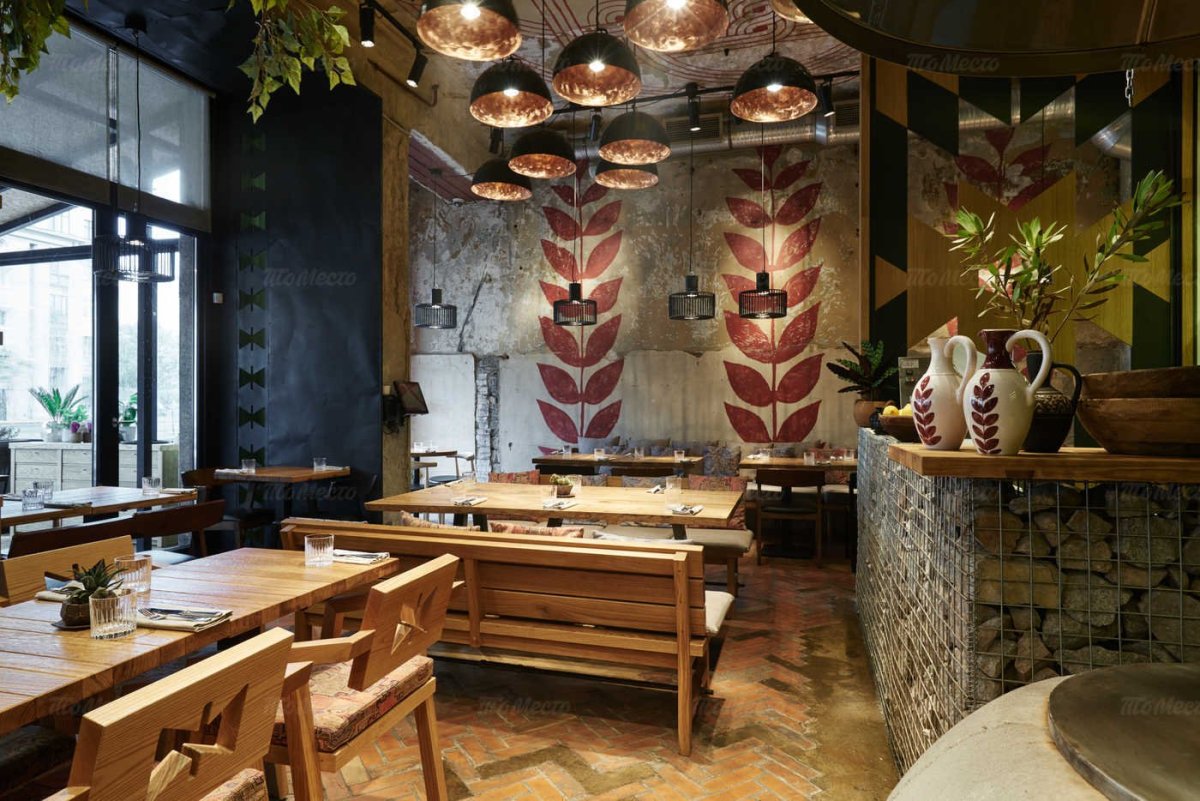 Средиземноморский стиль в интерьере гостиной с камином