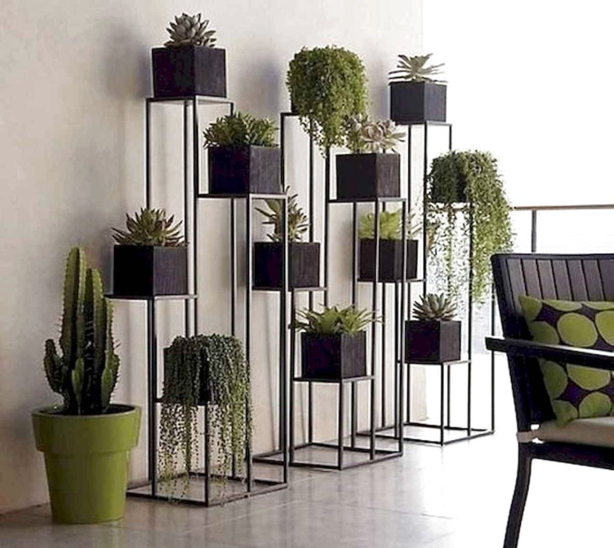 Стойка для цветов напольная