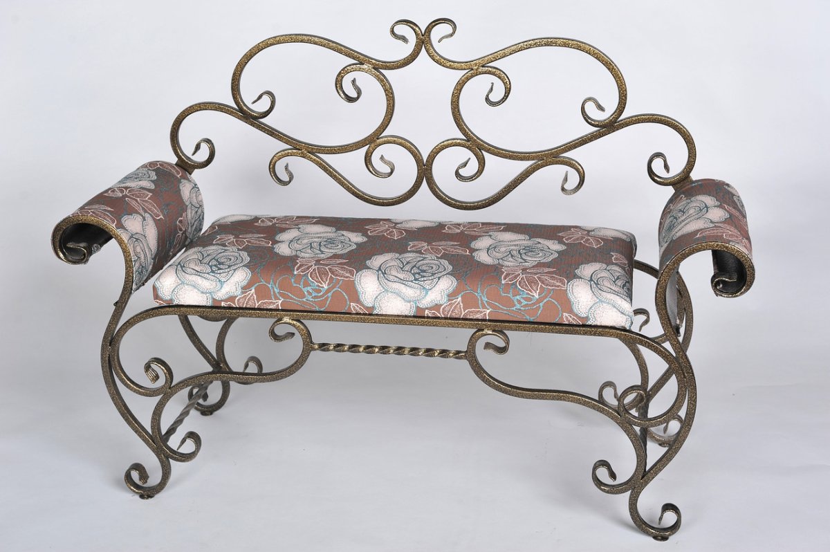 Кованые банкетки в прихожую