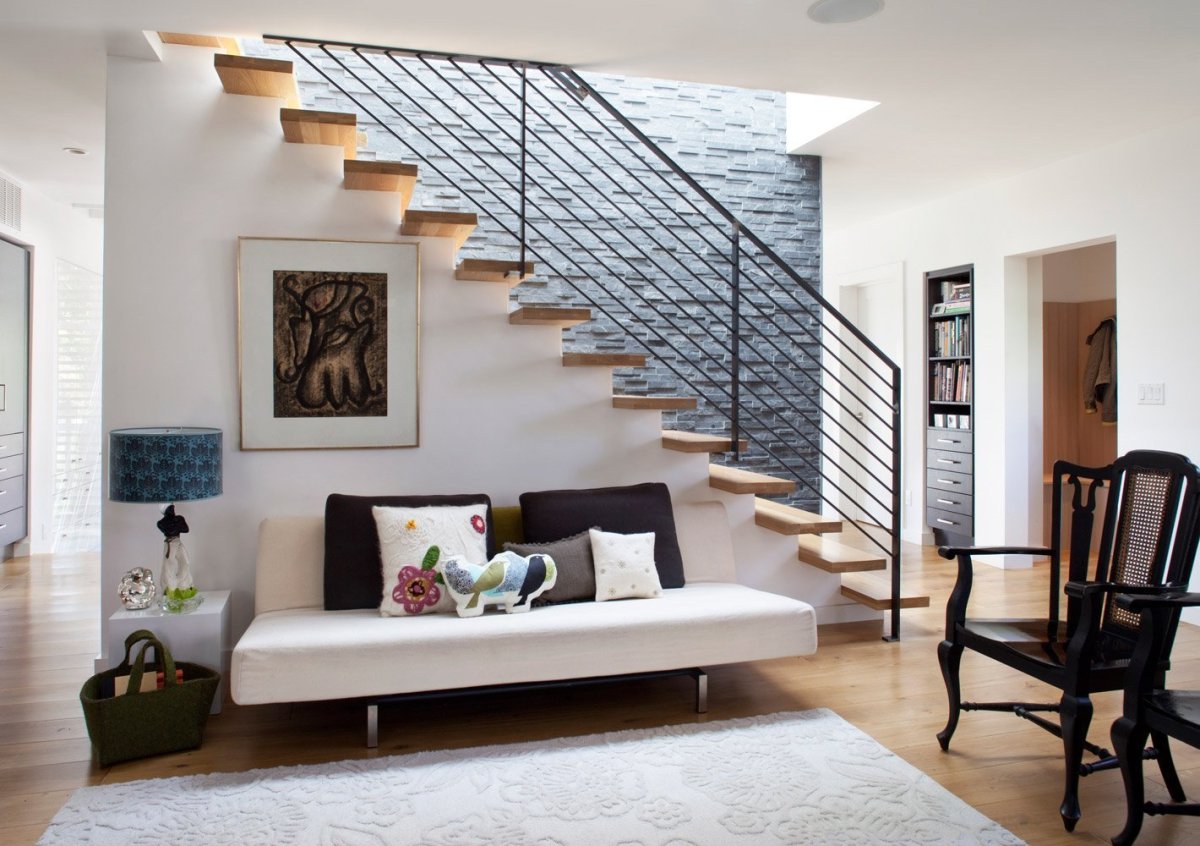 Гостиная с лестницей, разработка дизайна интерьера для гостиной с лестницей | Компания «Лигнаур»