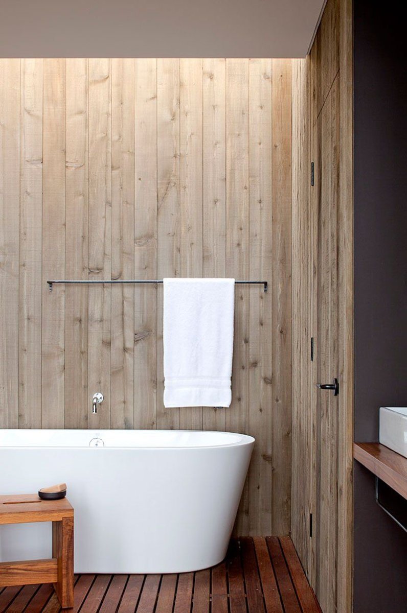 Панели в ванную под дерево