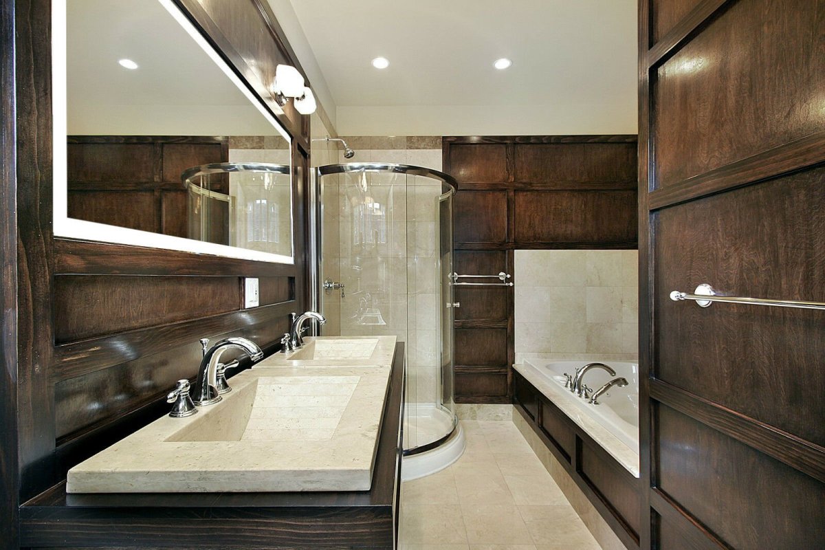 Ванная с деревянными панелями