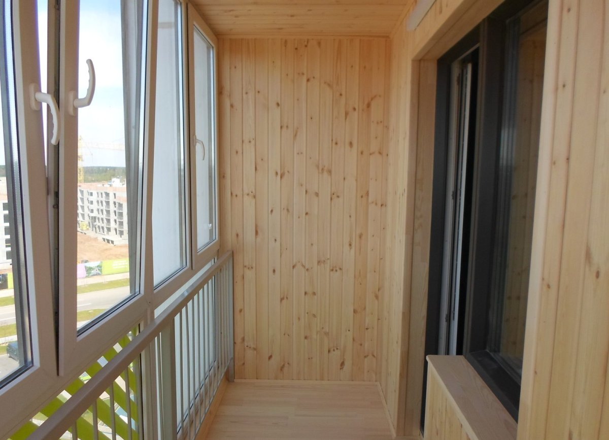 Отделка лоджии вагонкой