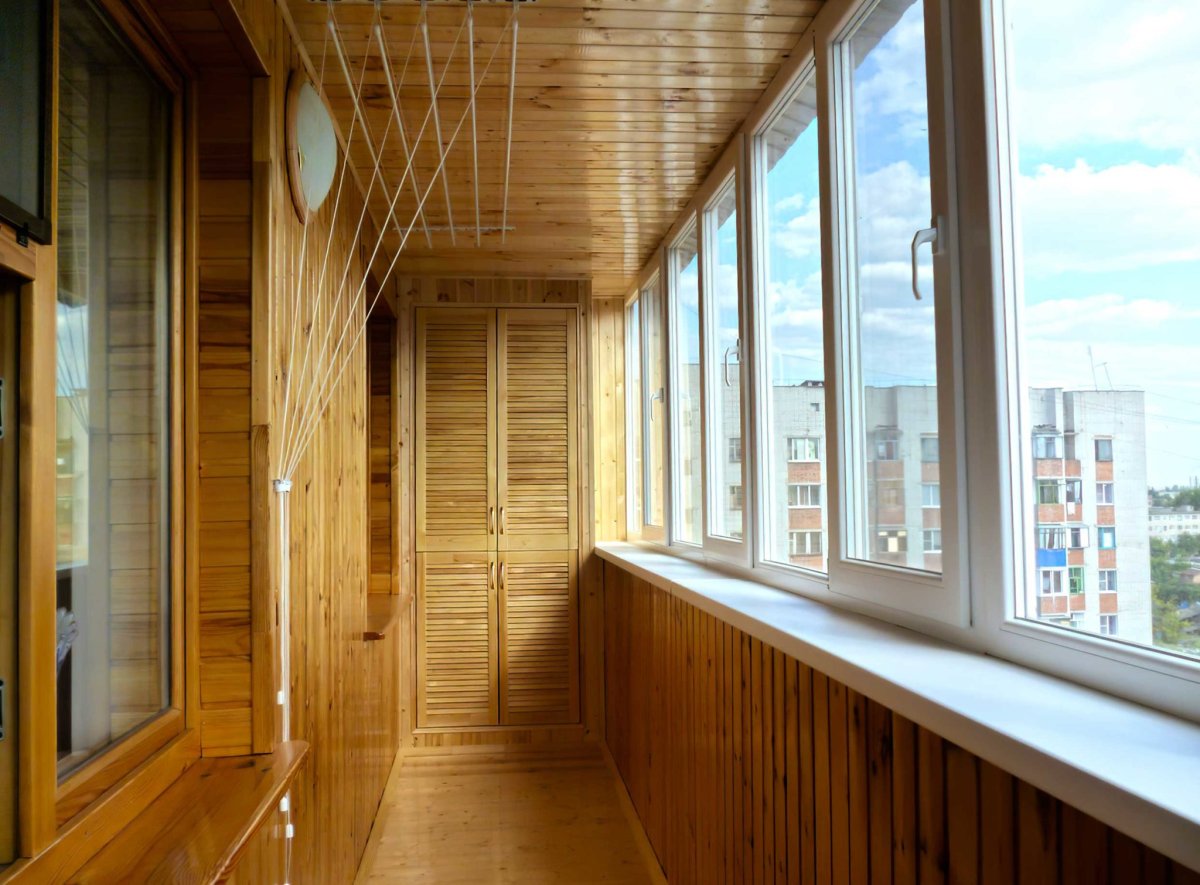 Отделка балкона вагонкой