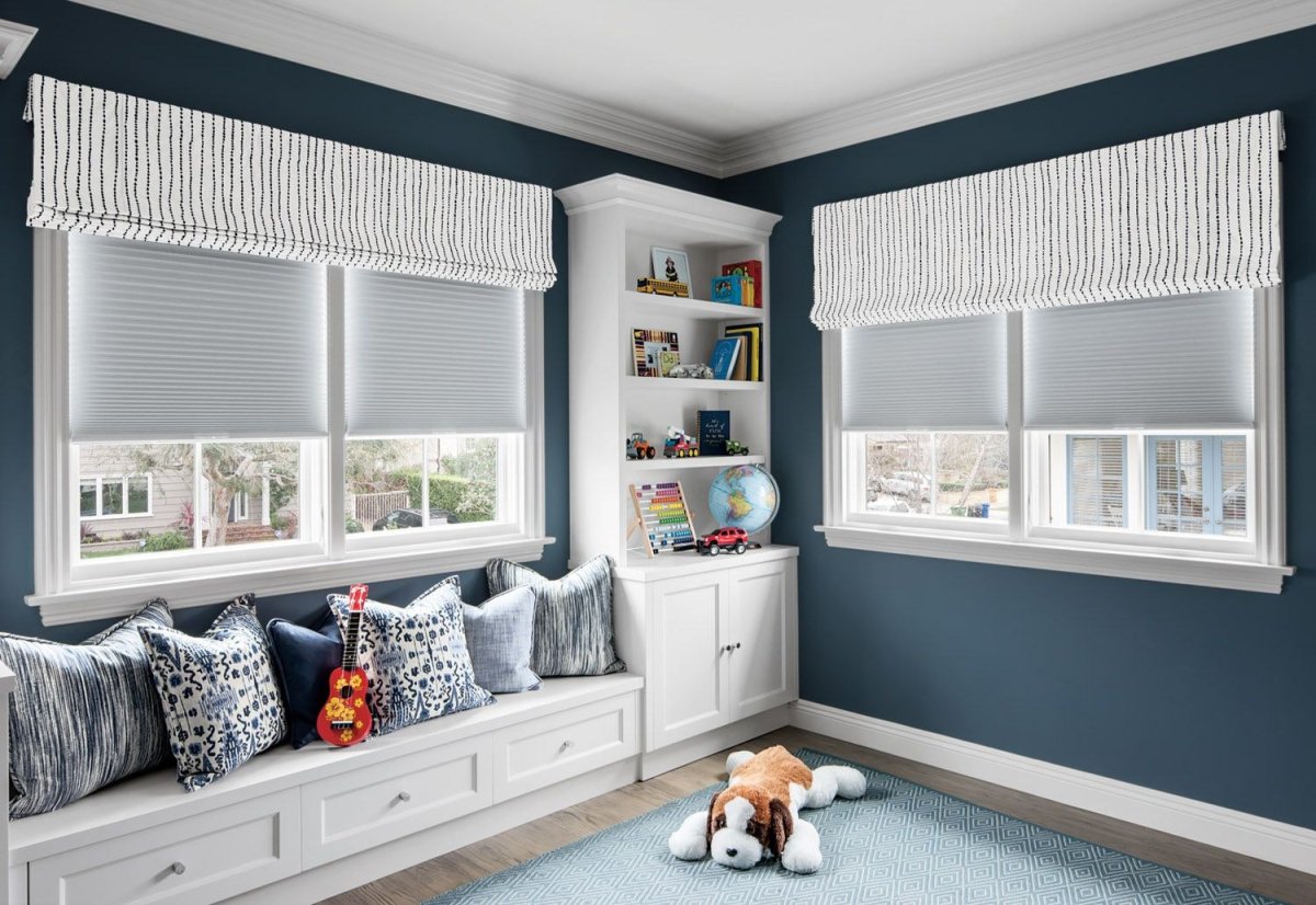 Подросток с причёской шторы, высокий