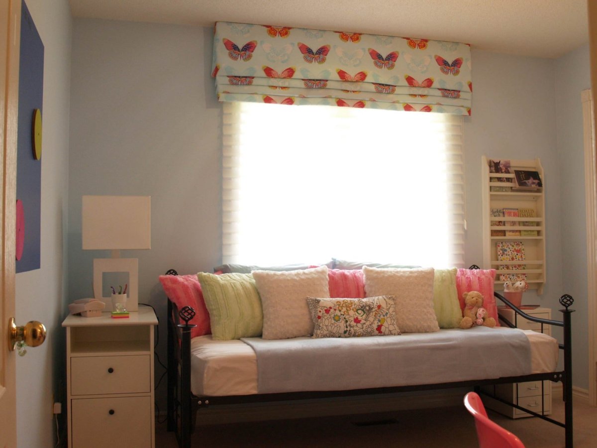 Римская штора в комнату подростка девочки