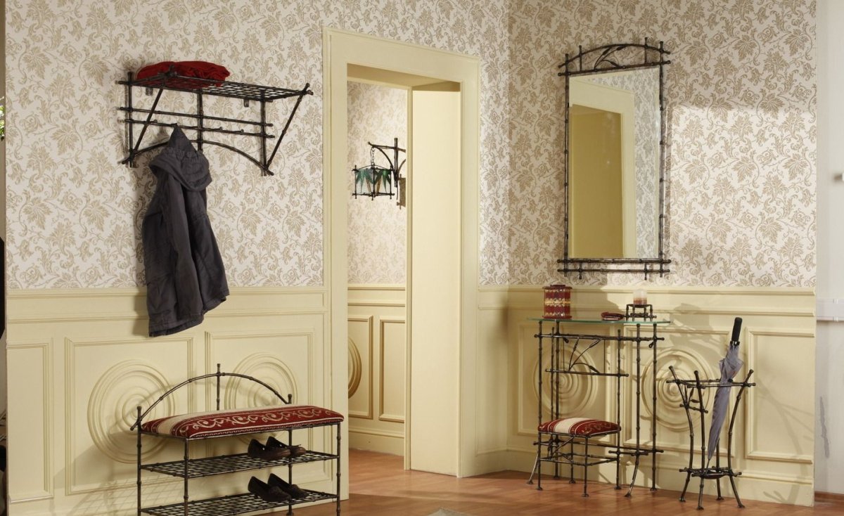 Кованная прихожая в интерьере