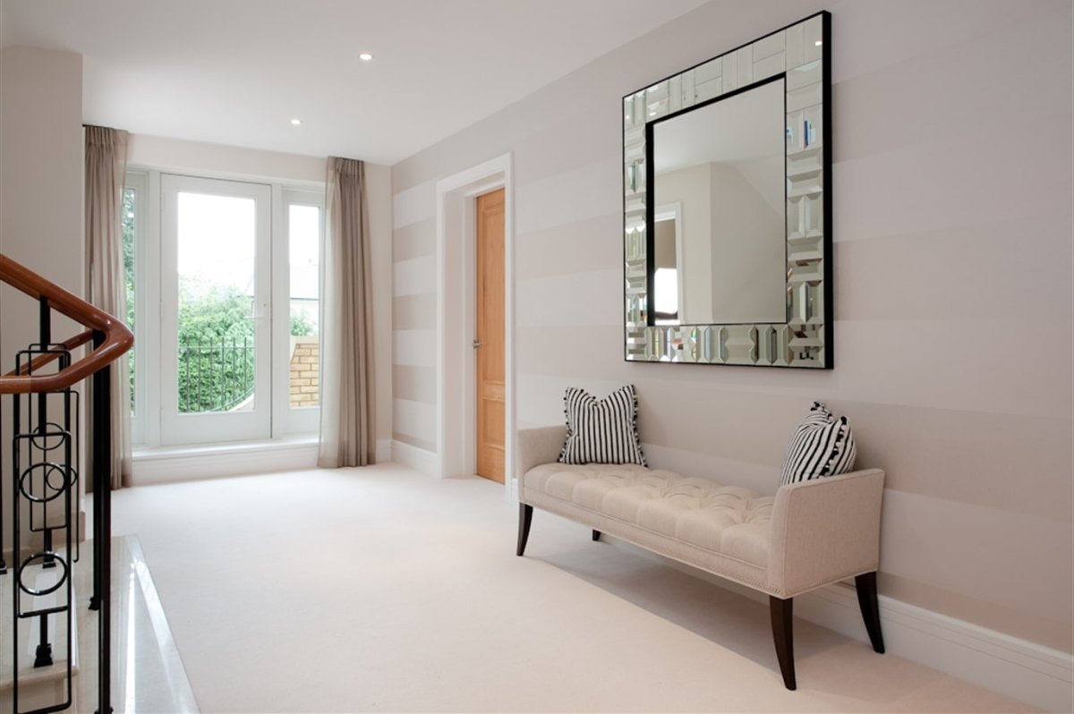 Диван в прихожую