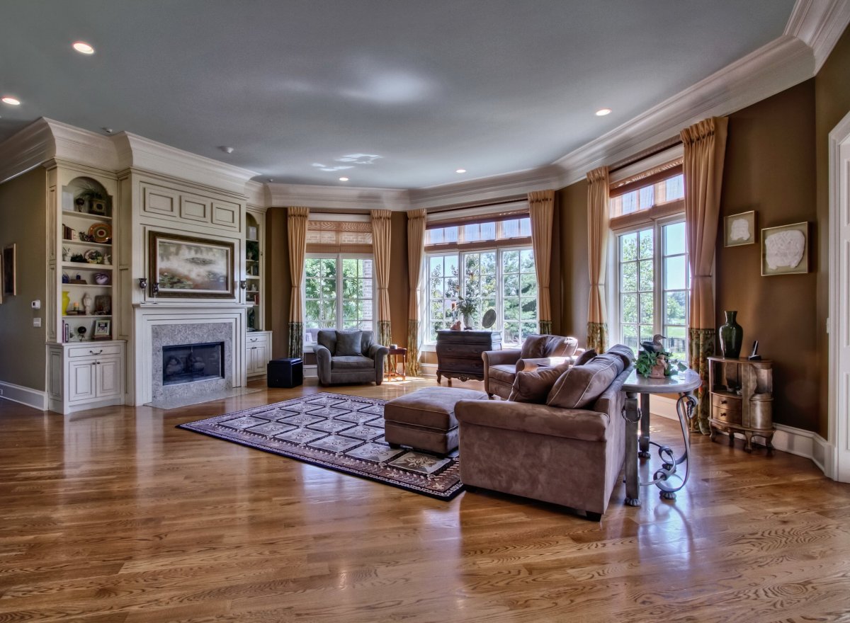 Просторная гостиная в частном доме