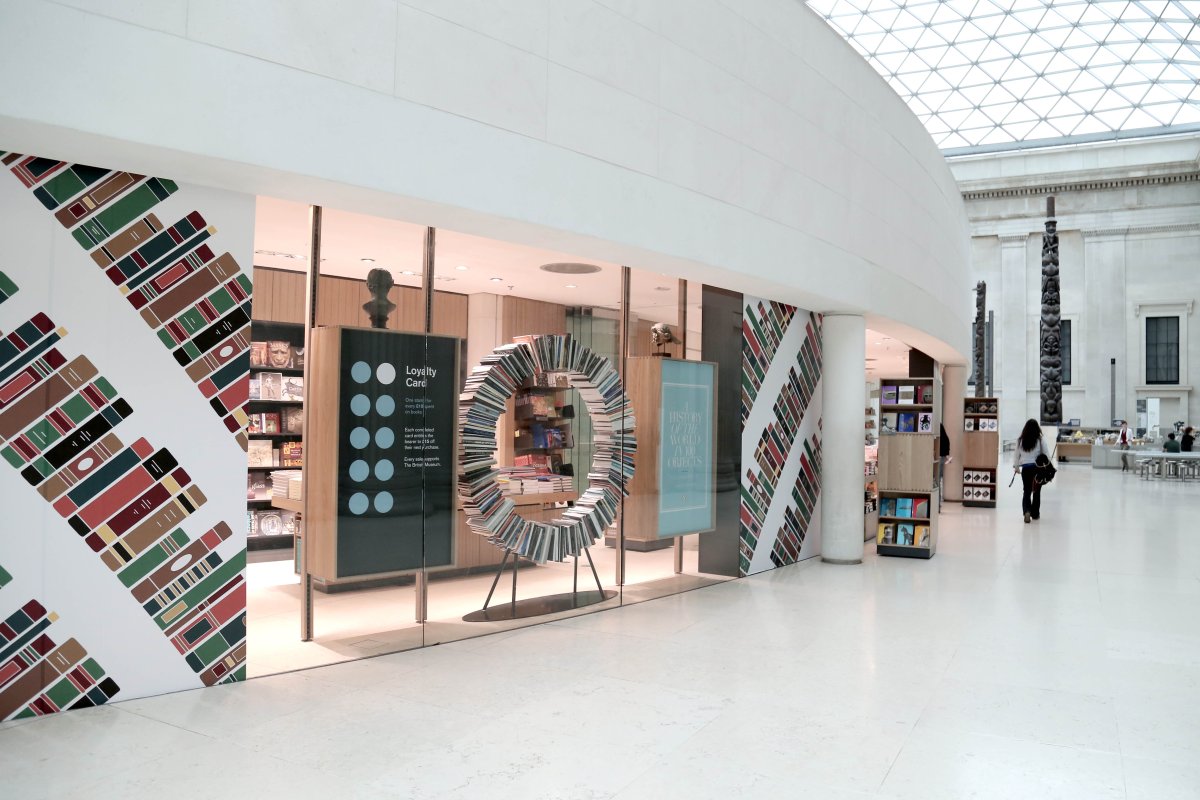 Необычные книжные витрины