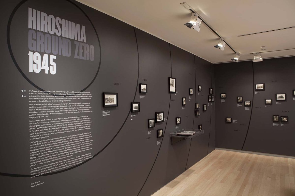 Современный стенд на стену