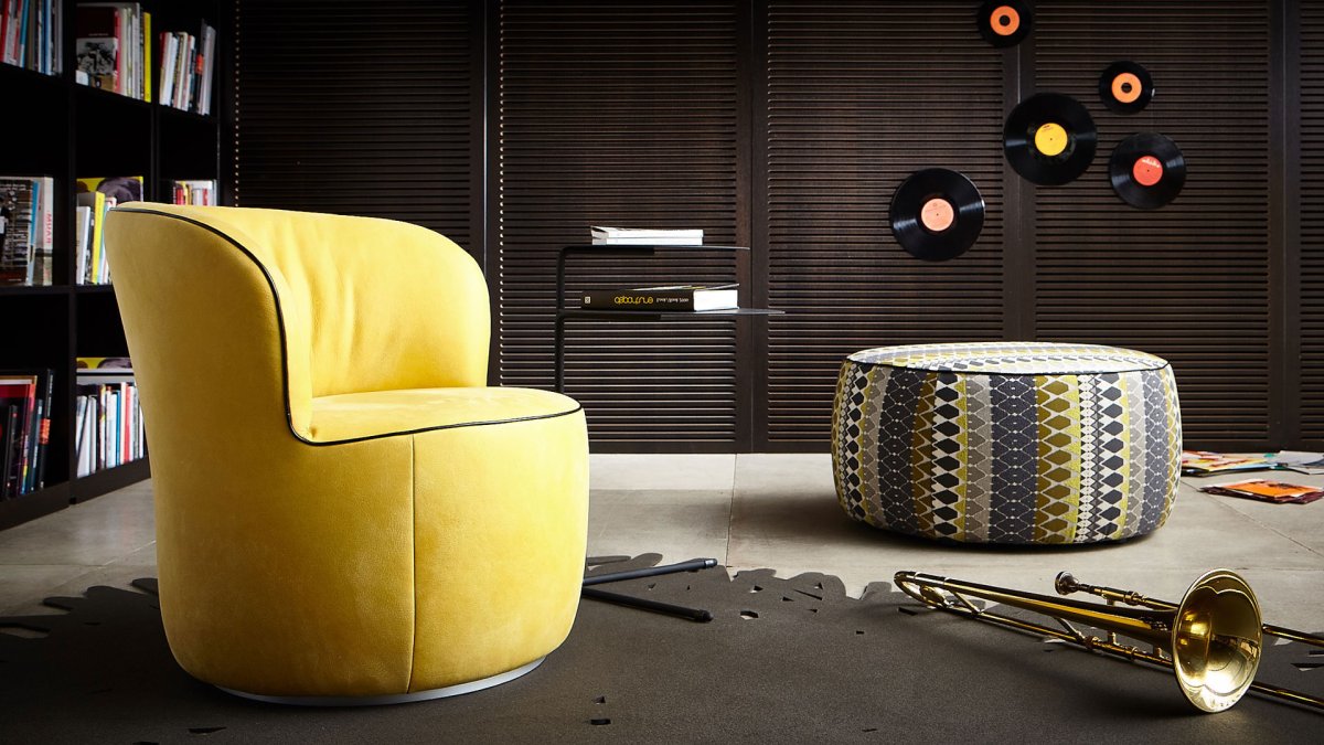 Помпезное кресло