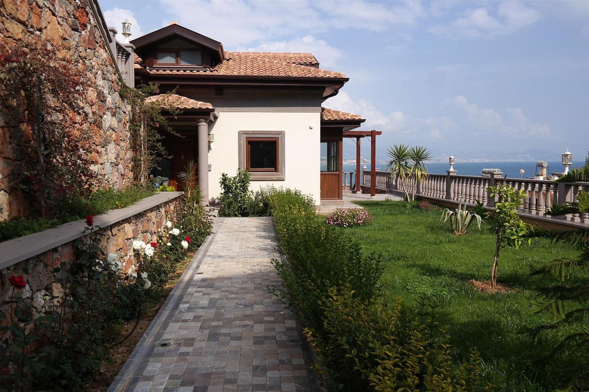 Комната в армянском стиле