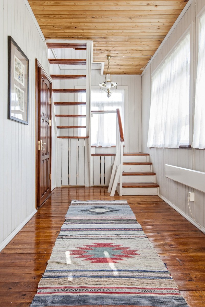 Шкаф под лестницей