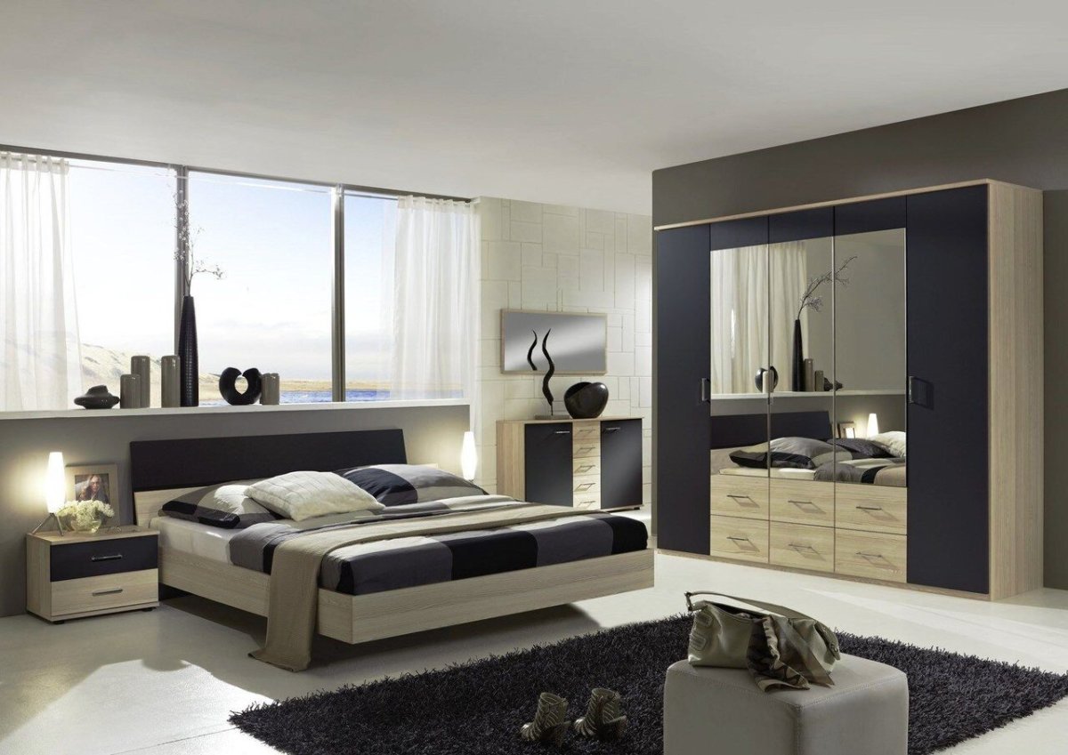 Спальня в классическом стиле с коричневой мебелью