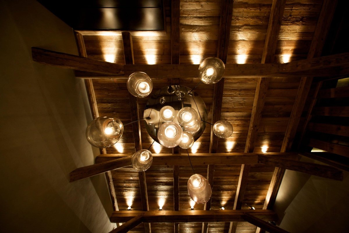 Люстра в деревенском стиле