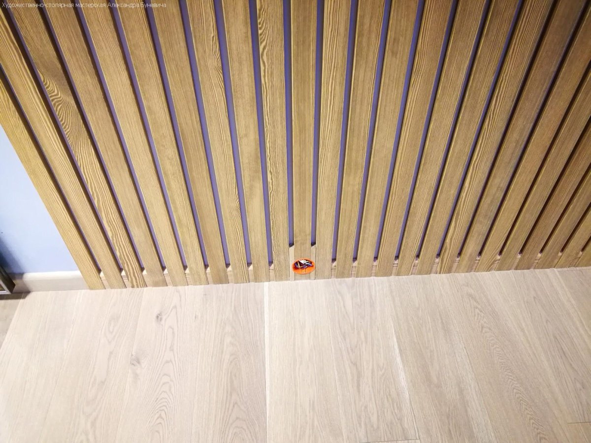 Ванная с деревянной отделкой