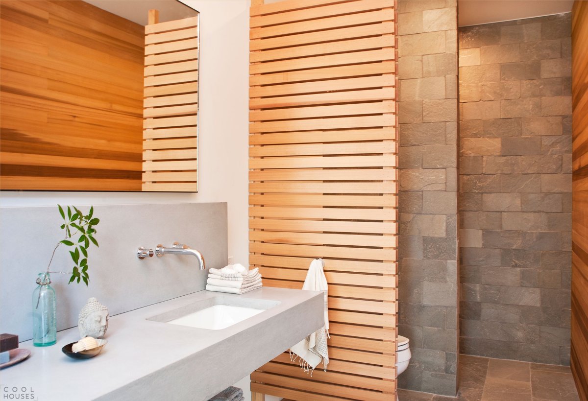 Ванная черная с деревом