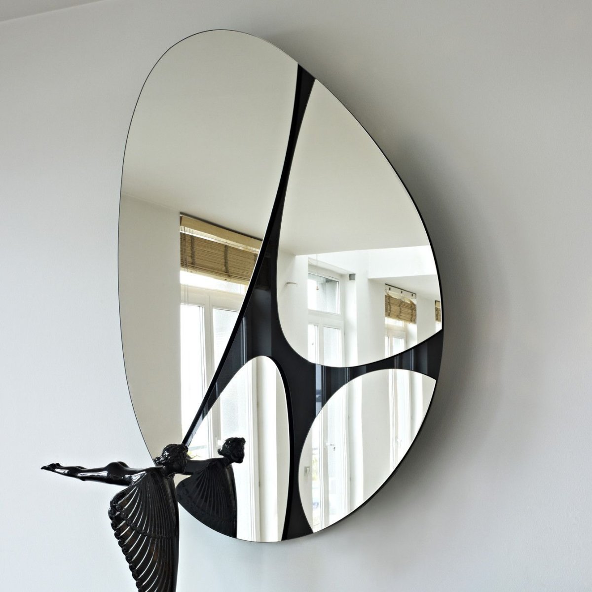 Зеркало для увеличения пространства