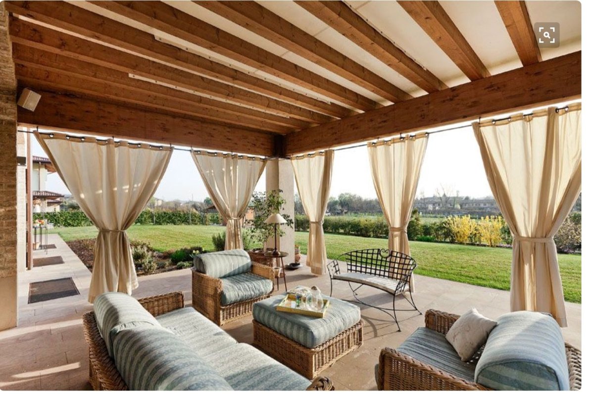 Застекленная деревянная веранда