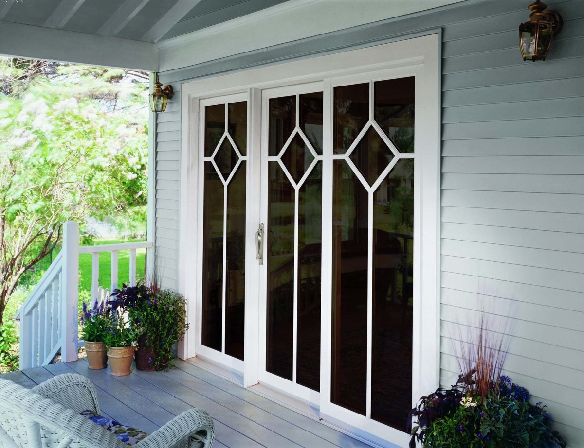 Раздвижные пластиковые двери на террасу