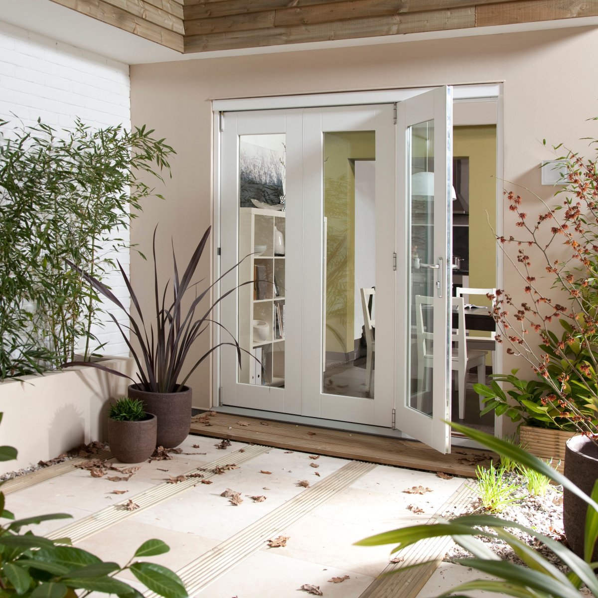 Дверь из гостиной на веранду