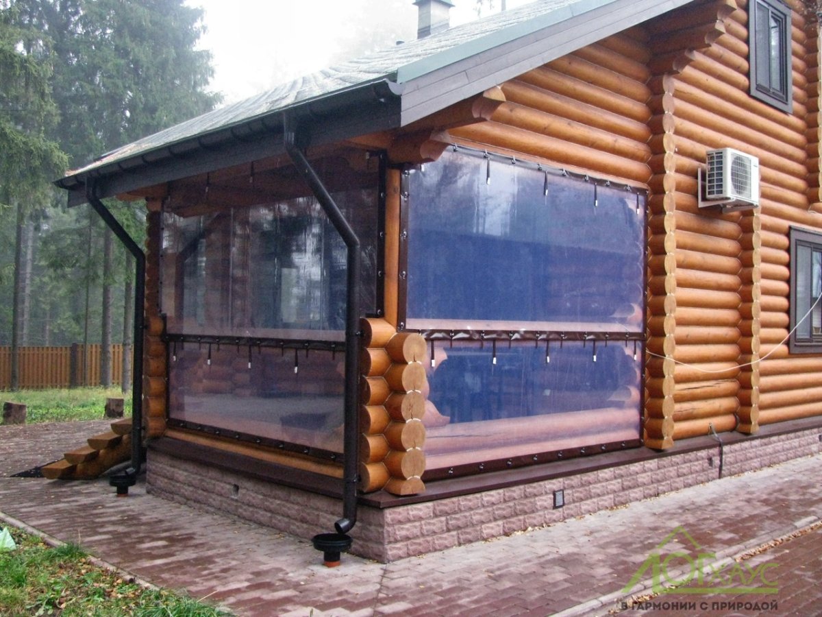 Веранда из оцилиндрованного бревна