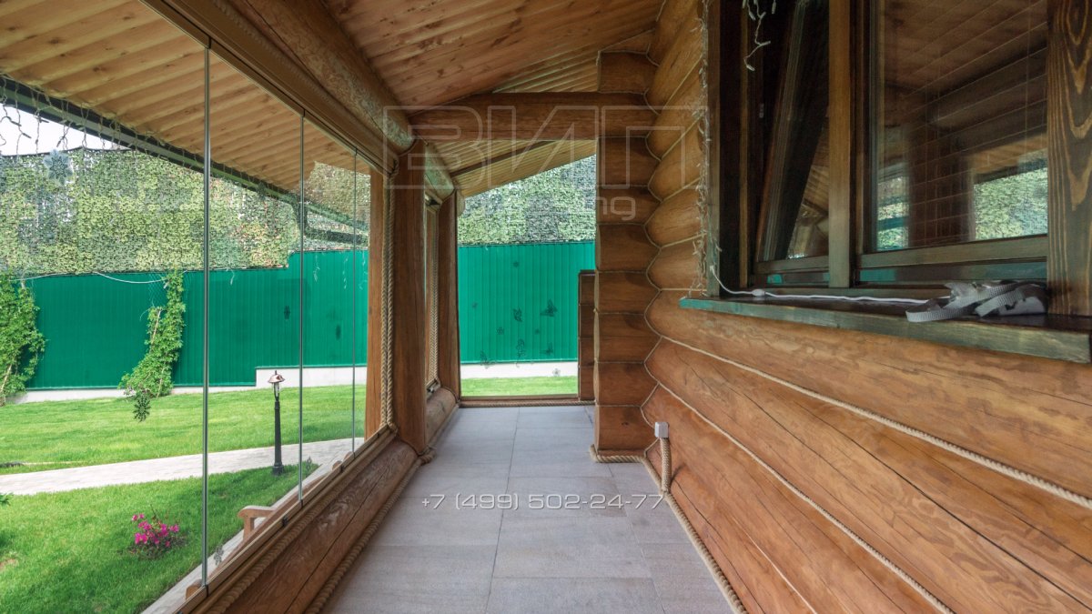 Застекленная деревянная веранда