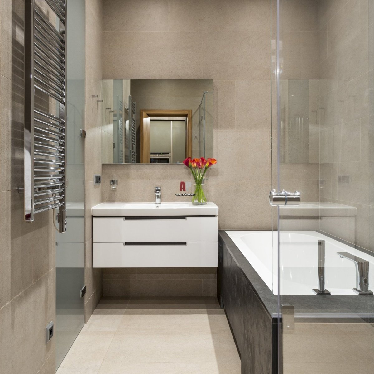 Маленькая ванна в современном стиле