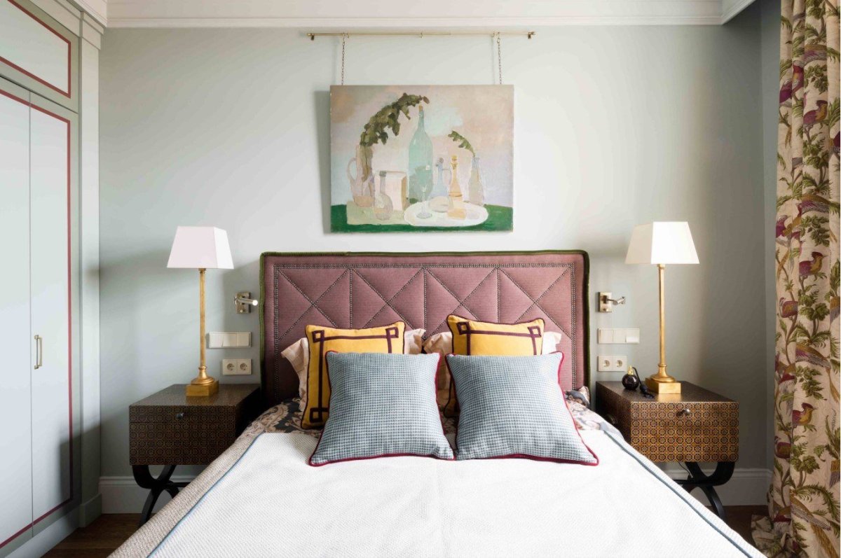 Подвесные светильники над кроватью