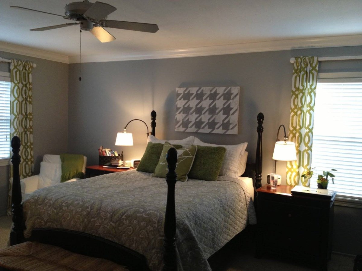 Бра над односпальной кроватью