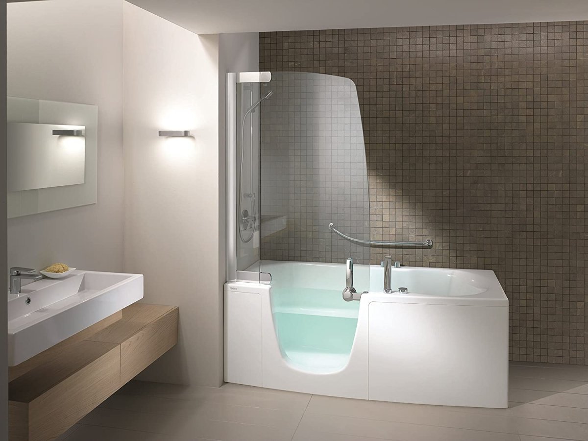 Ванная комната со стеклянной перегородкой