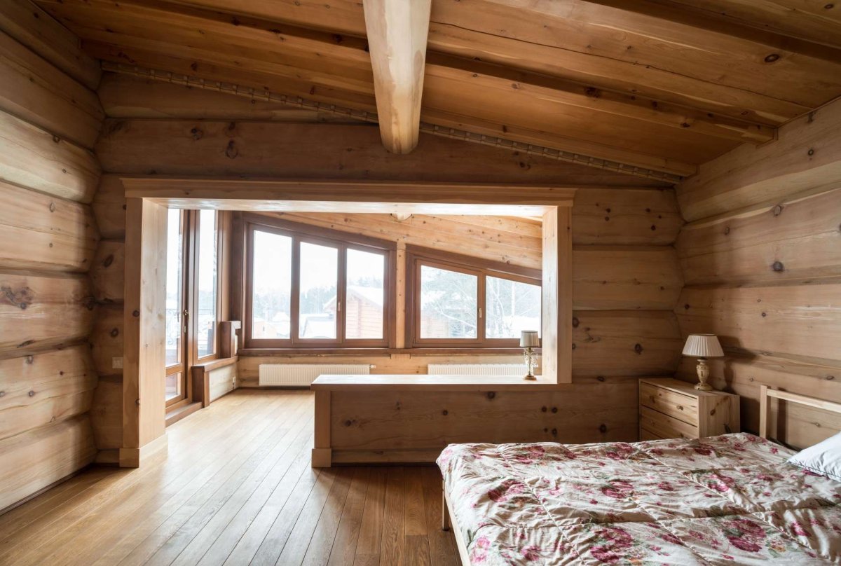 Спальня в рубленном доме