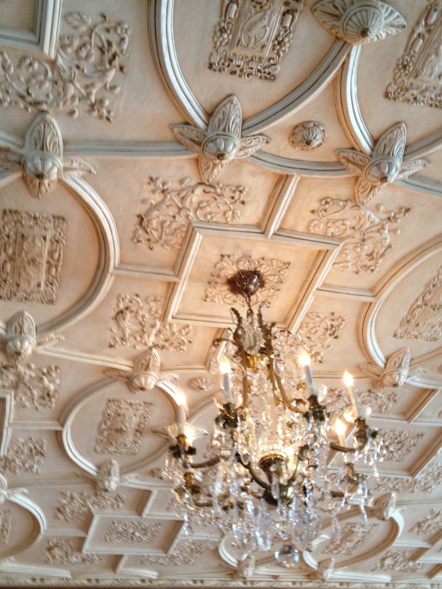 Декор потолочной плитки