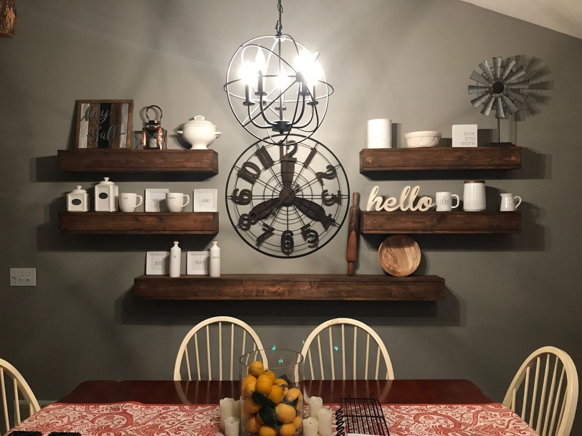 Часы настенные большие в интерьере кухни