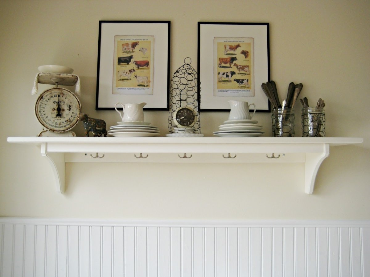 Настенные полки в классическом стиле