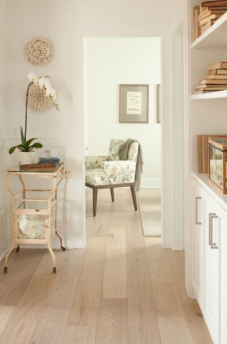 Светлый пол в интерьере